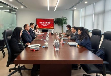 副区长潘恩华调研红双喜集团